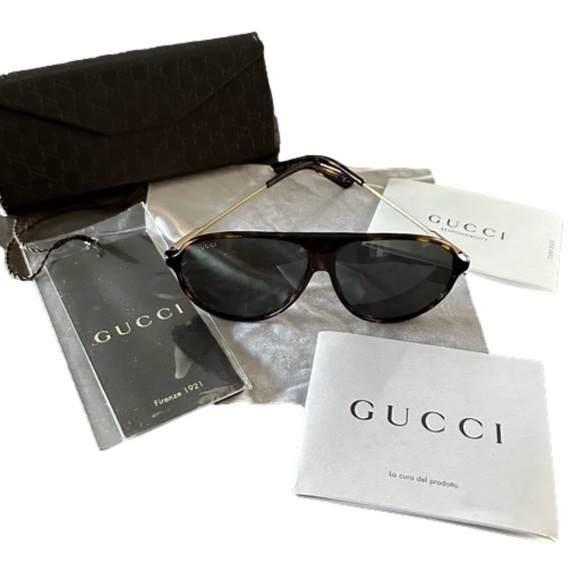 Gucci Unisex Aviator Tortoise Sunglasses with gold trim. Style # GG 1649 - Picture 7 of 9